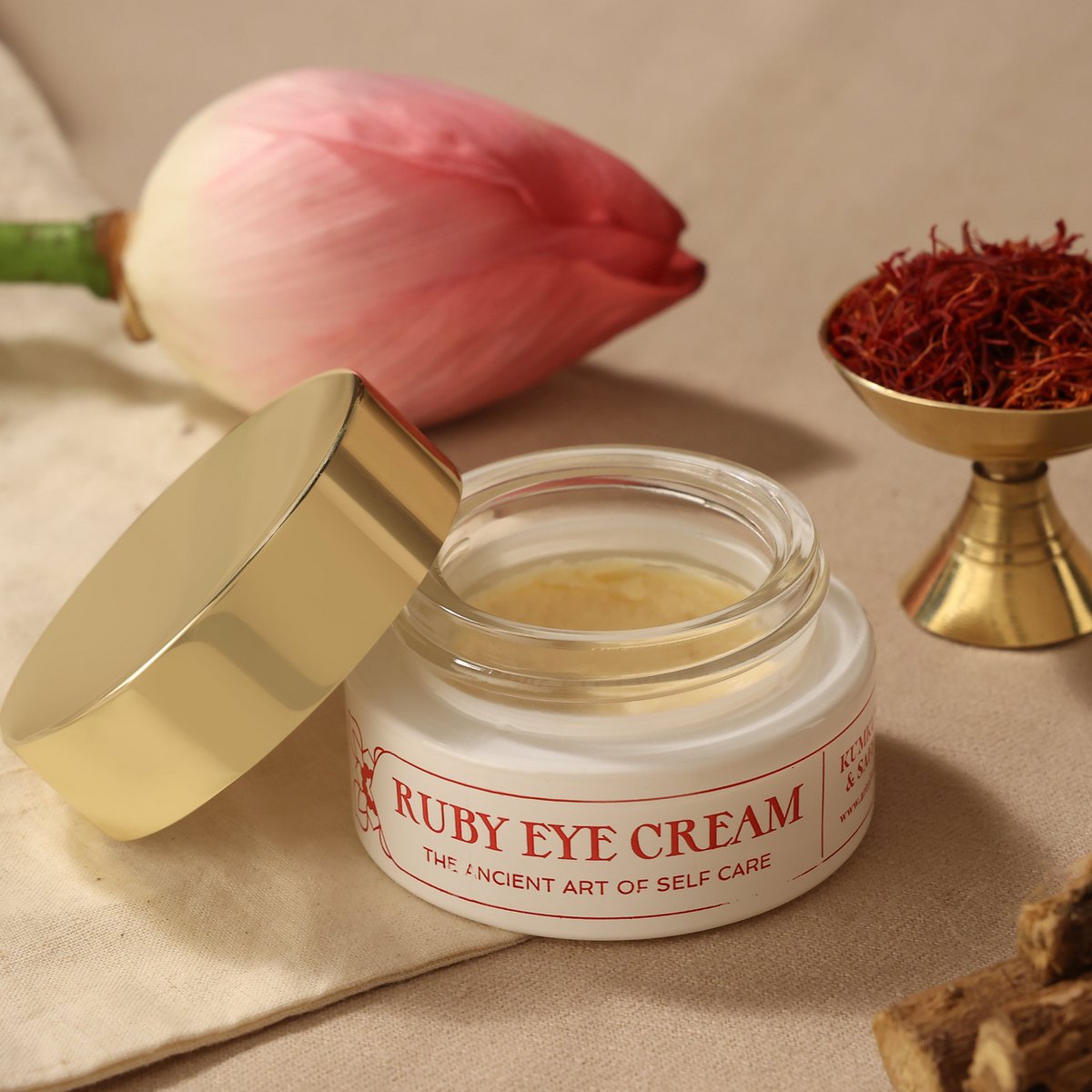Ruby Eye Cream 15G | Ayurvedische onder-oogcrème met Kumkumadi & kruidenextracten voor verheldering en hydratatie